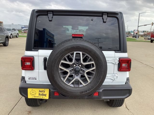 Used 2024 Jeep Wrangler Unlimited Sahara AWD/4WD image 5