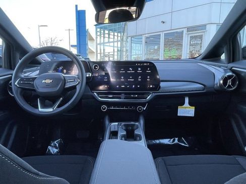 New 2026 Chevrolet Equinox EV LT image 28