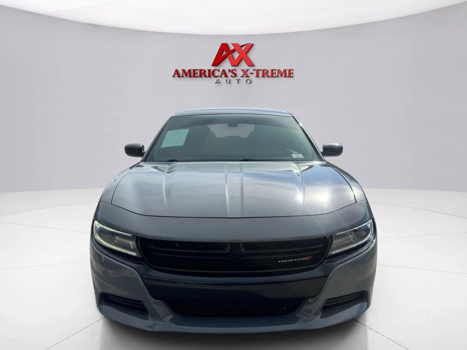 Used 2018 Dodge Charger SXT w/ Blacktop Package RWD image 9