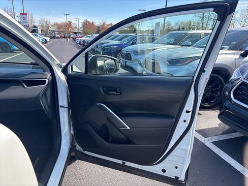 Certified 2023 Toyota Corolla Cross LE AWD/4WD image 10