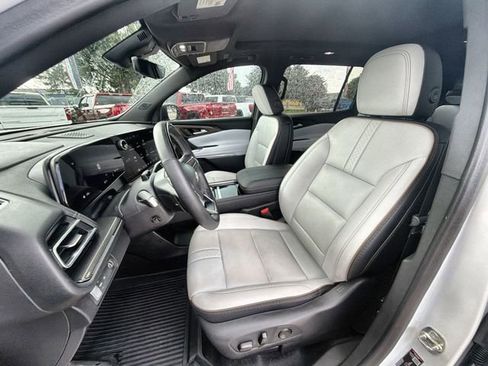 Used 2025 Chevrolet Traverse High Country w/ LPO, Floor Liner Package FWD image 18