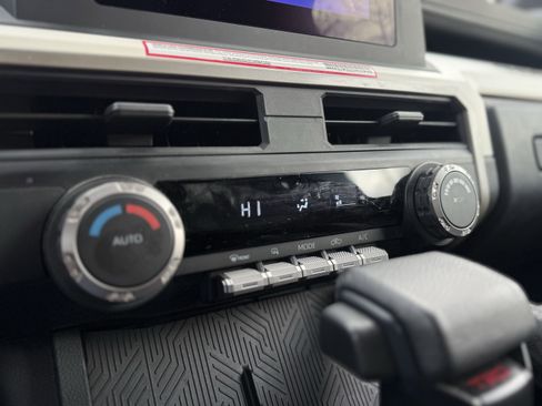 Used 2024 Toyota Tacoma TRD Sport image 19