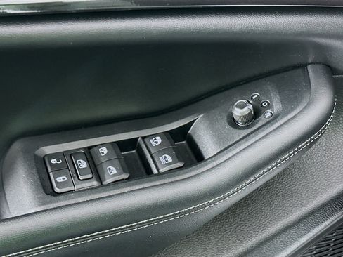 Used 2023 Jeep Grand Cherokee L Laredo image 15