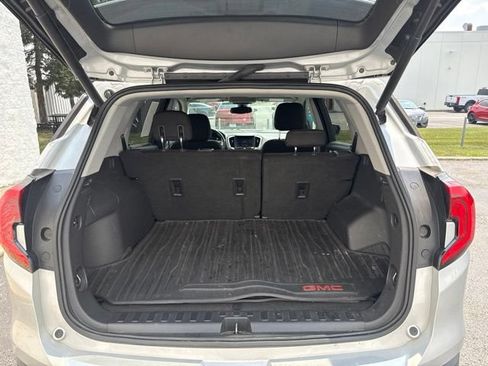 Used 2020 GMC Terrain SLE w/ Driver Convenience Package FWD image 8