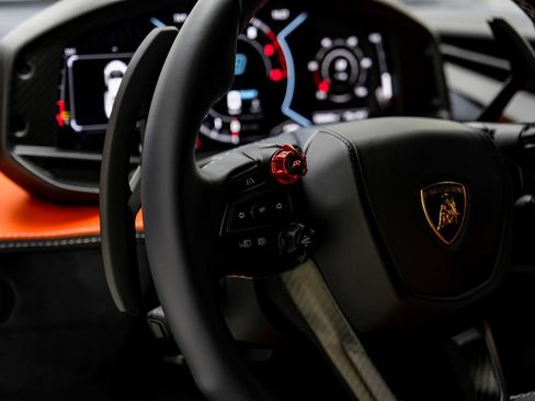 Used 2025 Lamborghini Revuelto AWD/4WD image 17