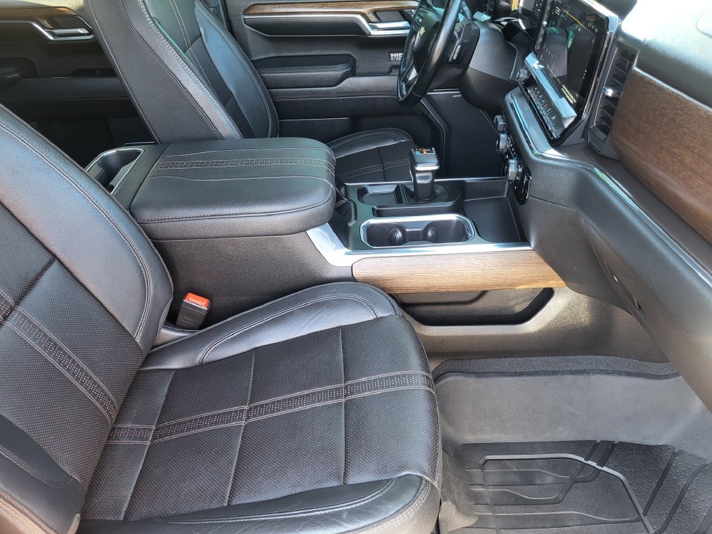 Used 2023 Chevrolet Silverado 1500 High Country w/ High Country Premium Package AWD/4WD image 14