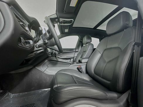 Certified 2026 Porsche Macan AWD/4WD image 5