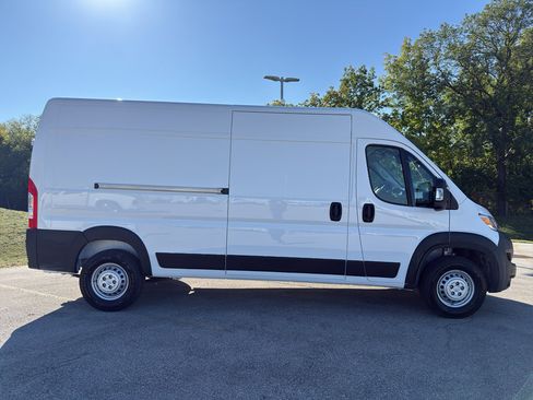 New 2026 RAM ProMaster 2500 w/ Convenience Group image 4