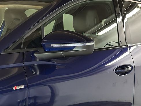 Used 2024 Audi Q4 e-tron Prestige image 5