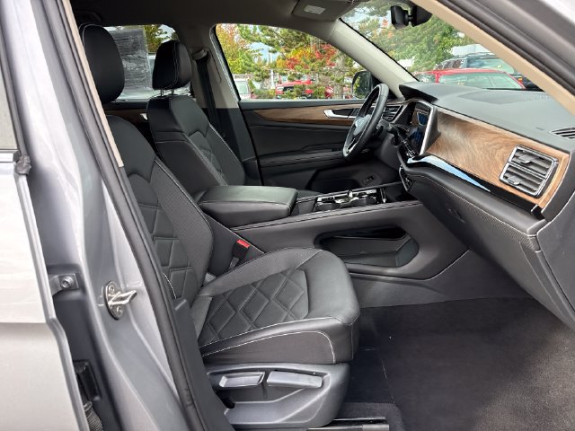 Used 2025 Volkswagen Atlas SE AWD/4WD image 9