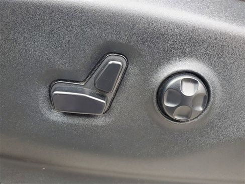 Used 2017 Chrysler Pacifica Touring image 9