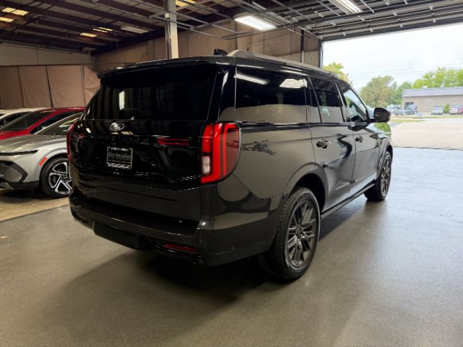 Used 2025 Ford Expedition Platinum w/ Stealth Performance Package AWD/4WD image 4