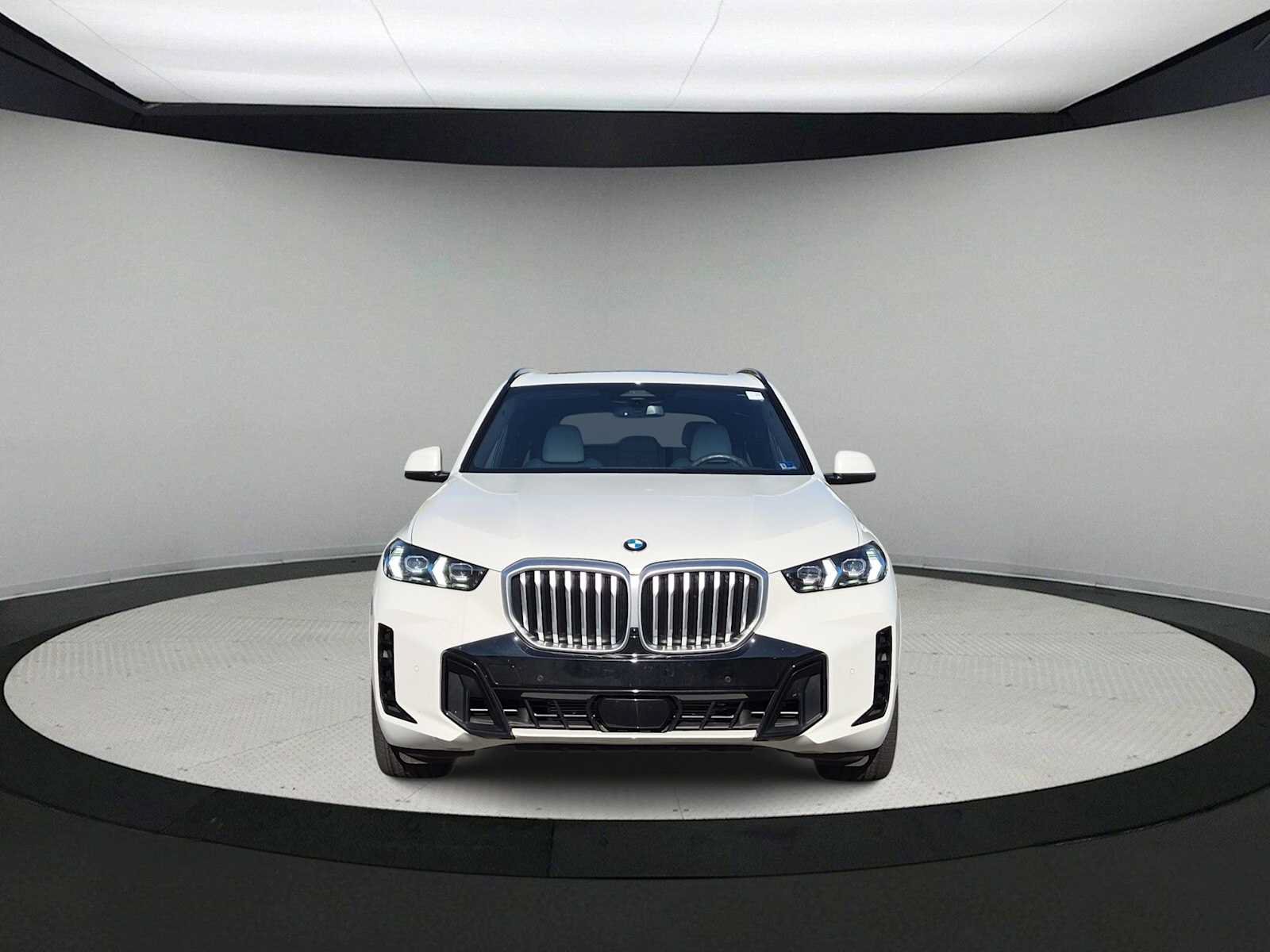 Used 2026 BMW X5 xDrive40i w/ M Sport Package AWD/4WD image 3