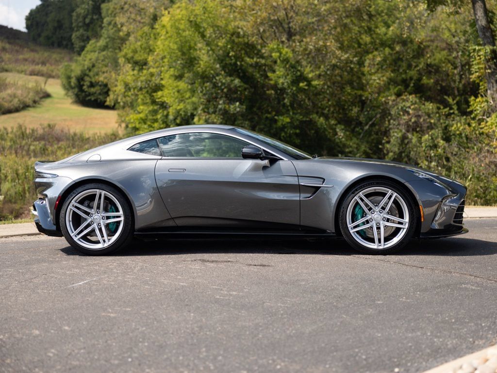 Used 2025 Aston Martin V8 Vantage Coupe RWD image 8