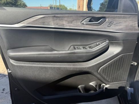 Used 2024 Jeep Grand Cherokee L Limited w/ Luxury Tech Group II image 9