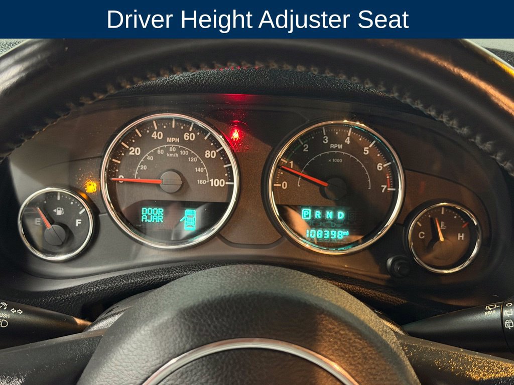 Used 2017 Jeep Wrangler Unlimited Sahara w/ Connectivity Group AWD/4WD image 36