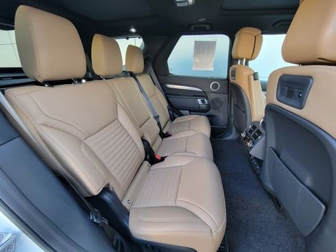 Used 2025 Land Rover Discovery Dynamic SE image 22