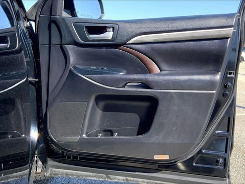 Used 2017 Toyota Highlander Limited image 22