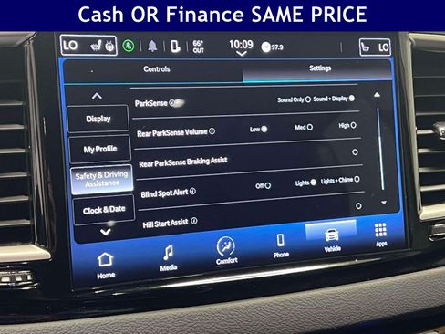 Used 2024 Chrysler Pacifica Touring-L FWD image 30