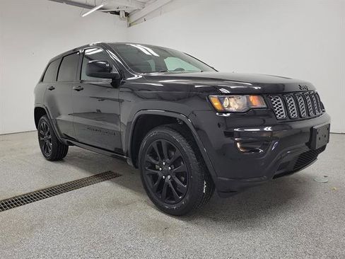 Used 2019 Jeep Grand Cherokee Altitude image 2