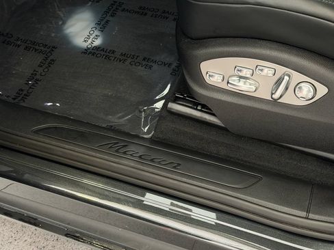 Certified 2026 Porsche Macan AWD/4WD image 25