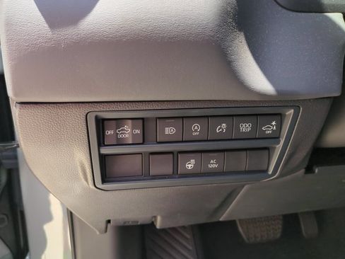 Used 2025 Toyota Tundra Platinum AWD/4WD image 13