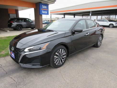 Used 2024 Nissan Altima 2.5 SV image 27