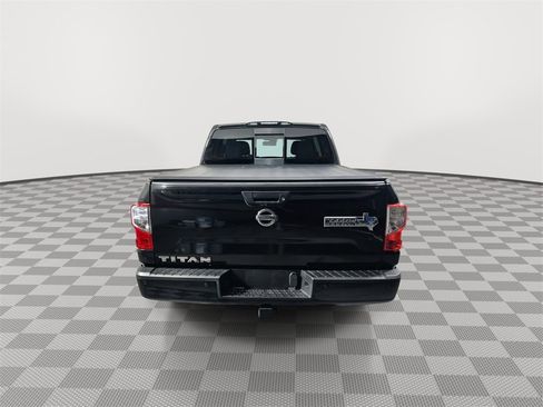 Used 2017 Nissan Titan SV image 7