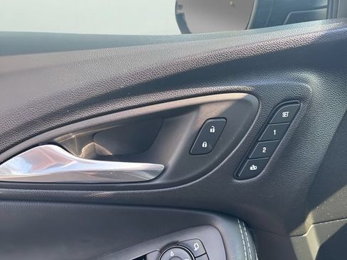 Used 2022 Buick Encore GX Essence w/ Advanced Technology Package AWD/4WD image 10