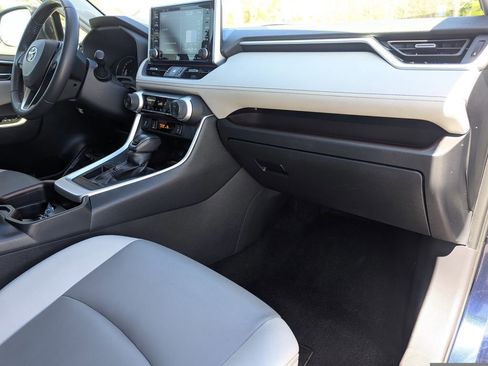 Used 2019 Toyota RAV4 Limited w/ Advanced Technology Package image 10