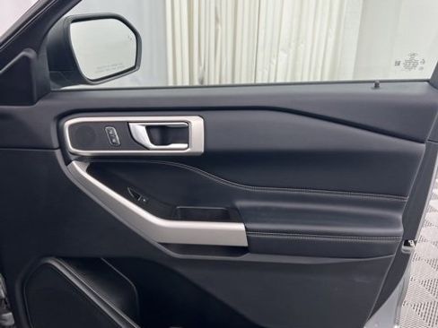 Used 2022 Ford Explorer XLT w/ Equipment Group 202A image 21