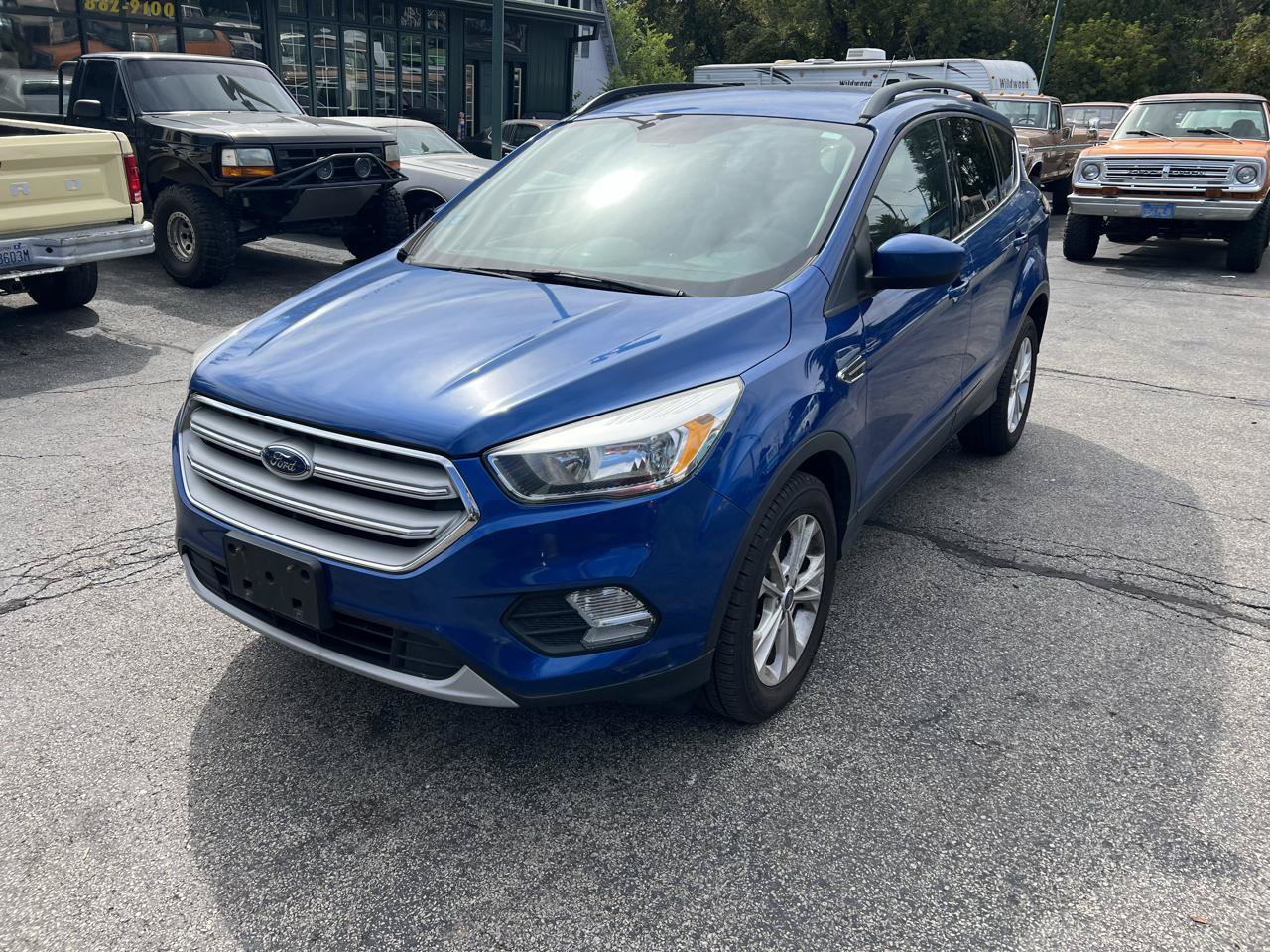 Used 2018 Ford Escape SE FWD image 2