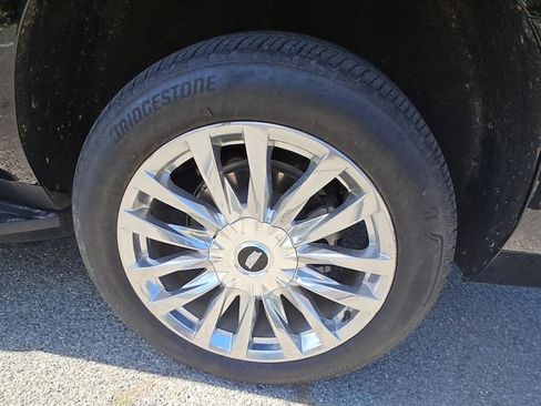 Used 2023 Cadillac Escalade ESV Premium Luxury AWD/4WD image 5