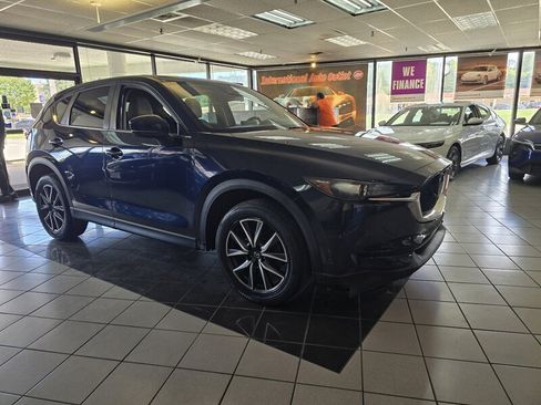 Used 2018 MAZDA CX-5 Touring w/ Preferred Equipment Package FWD image 4