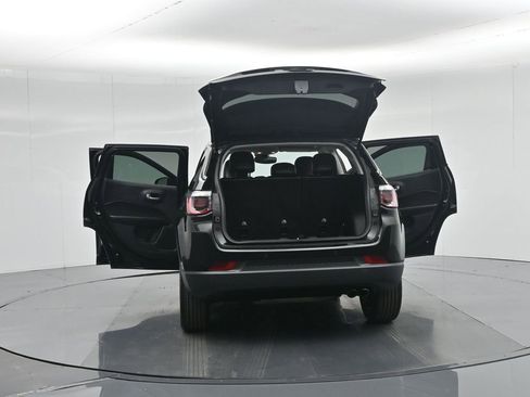 Used 2021 Jeep Compass Latitude image 36