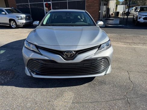 Used 2020 Toyota Camry LE image 3