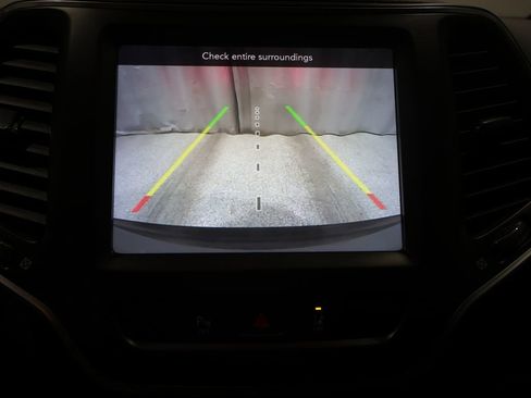 Used 2022 Jeep Cherokee Trailhawk AWD/4WD image 27
