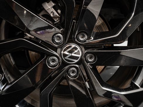 Used 2024 Volkswagen Taos SE image 8