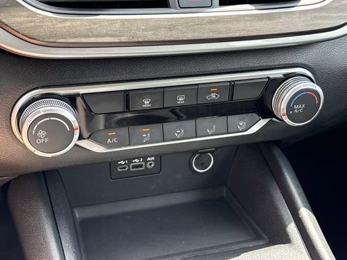 Used 2025 Nissan Altima 2.5 SV image 19