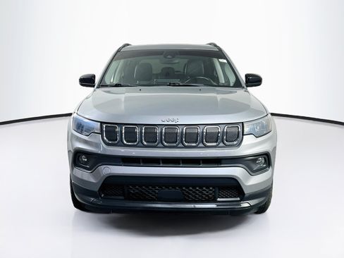 Used 2022 Jeep Compass Latitude w/ Sun and Sound Group AWD/4WD image 2