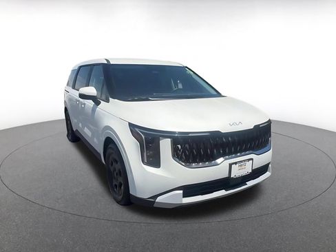 Used 2026 Kia Carnival FWD image 3
