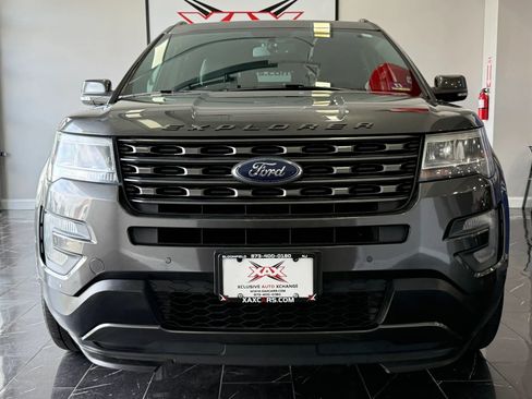 Used 2017 Ford Explorer XLT w/ Equipment Group 202A image 2
