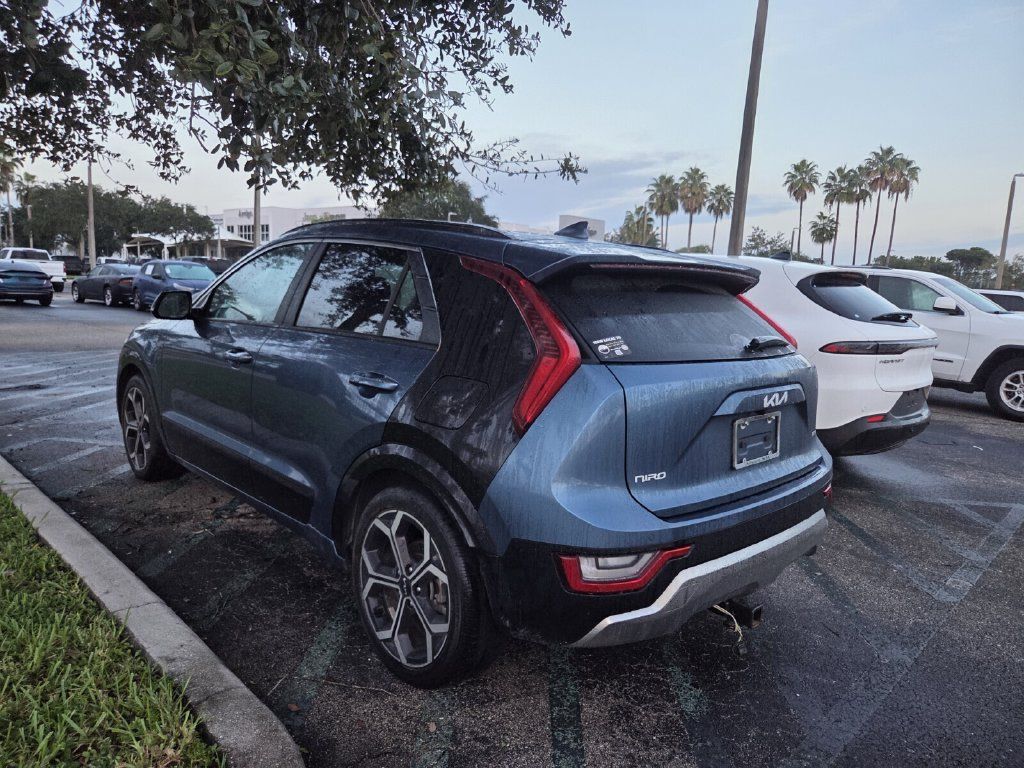 Used 2023 Kia Niro SX Touring FWD image 3