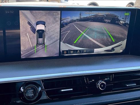 Certified 2025 INFINITI QX80 Luxe image 32