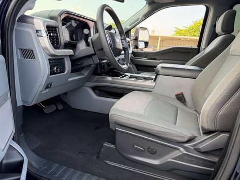 Used 2024 Ford F250 XLT w/ Black Appearance Package AWD/4WD image 12