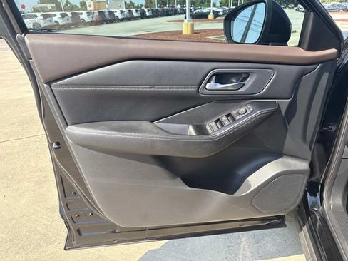 Used 2023 Nissan Rogue SV w/ SV Premium Package FWD image 15