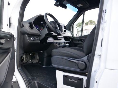 Used 2024 Mercedes-Benz Sprinter 2500 image 17