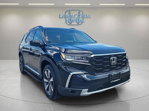 Used 2023 Honda Pilot Touring image 7