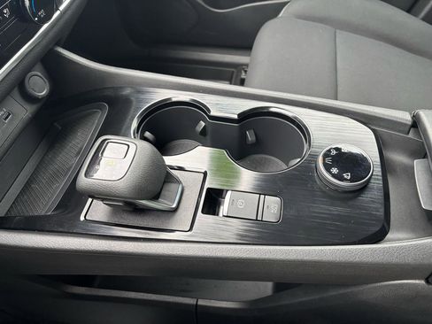 Used 2023 Nissan Rogue S image 22