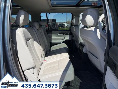 Used 2023 Jeep Wagoneer Series III w/ Premium Group I AWD/4WD image 40